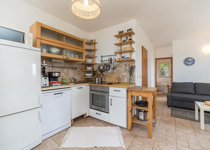 Stunning In Apartmán Dobropoljana